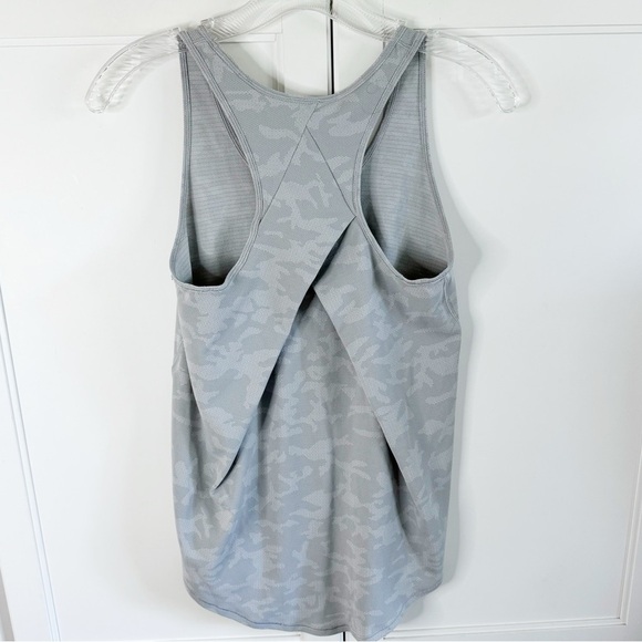 Lululemon Essential Tank Pleated 6/8
Incognito Camo Silver Drop Alpine White - Picture 8 of 11